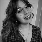 Étudiante en deuxième année de droit donne cours de français à Tours